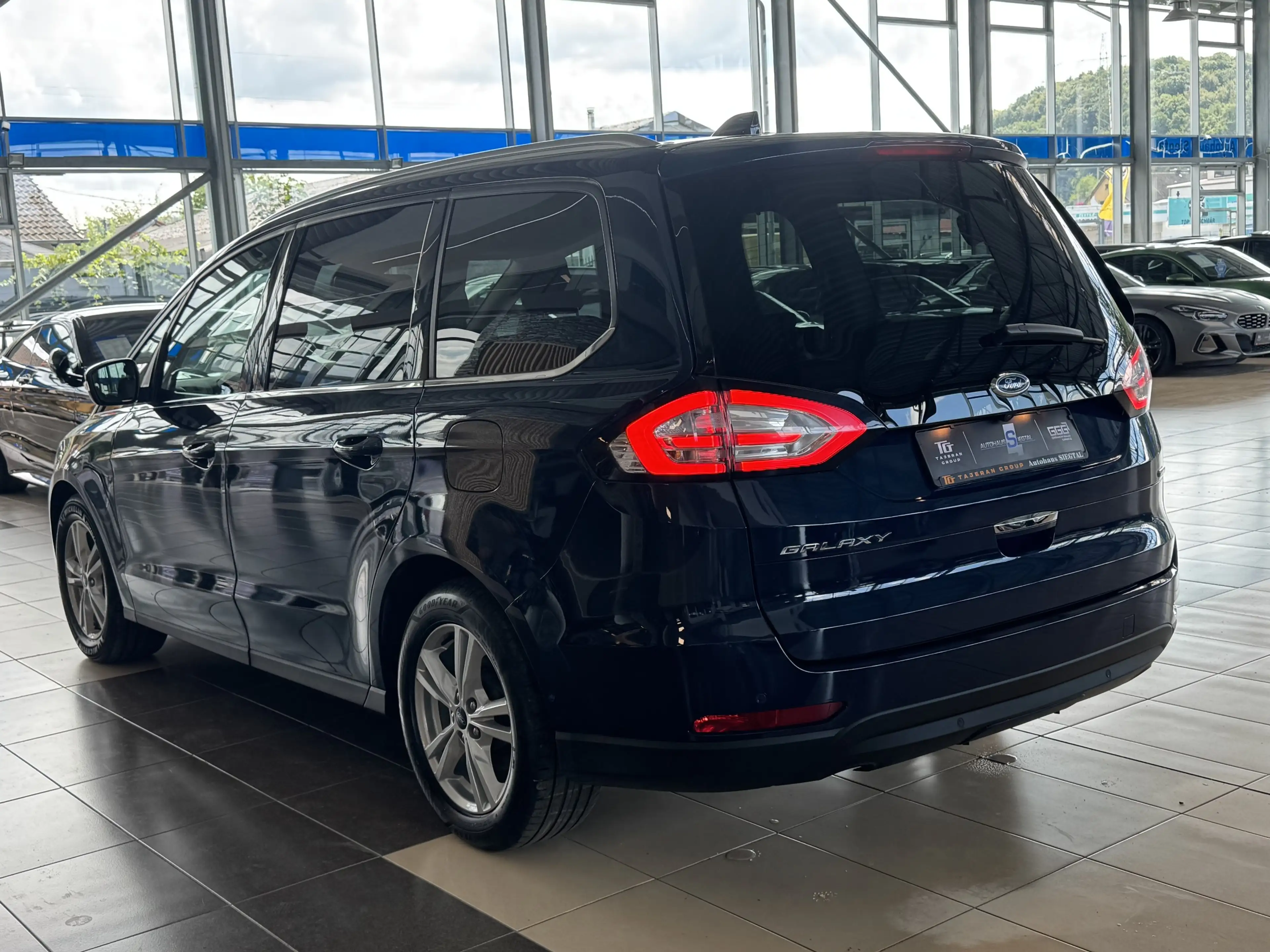 Ford Galaxy Hybrid Titanium 7-Sitzer R.Cam Navi ACC — photo 10