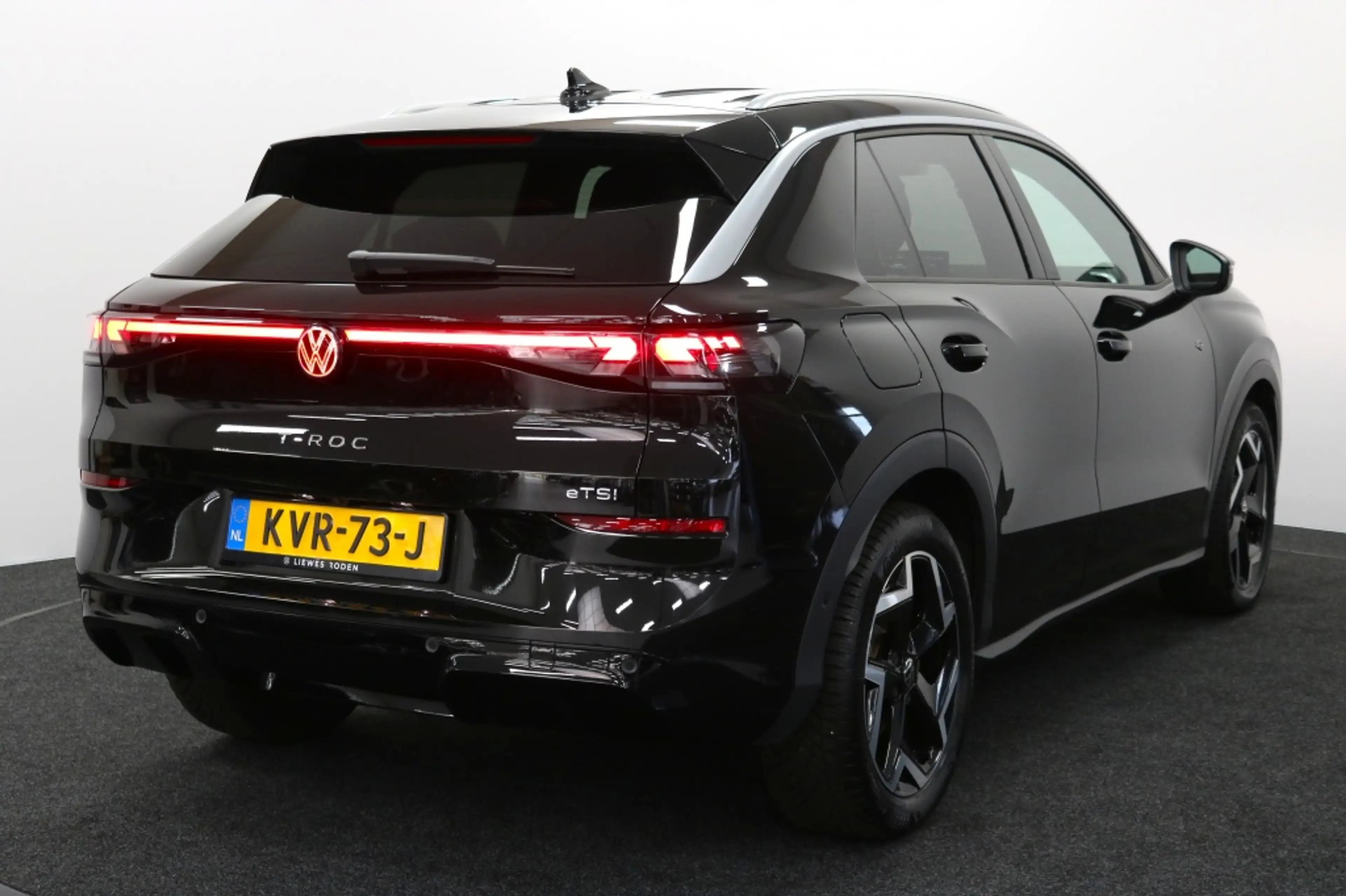 Volkswagen T-Roc 1.5 eTsi R-Line First Edition (Automaat) — photo 13