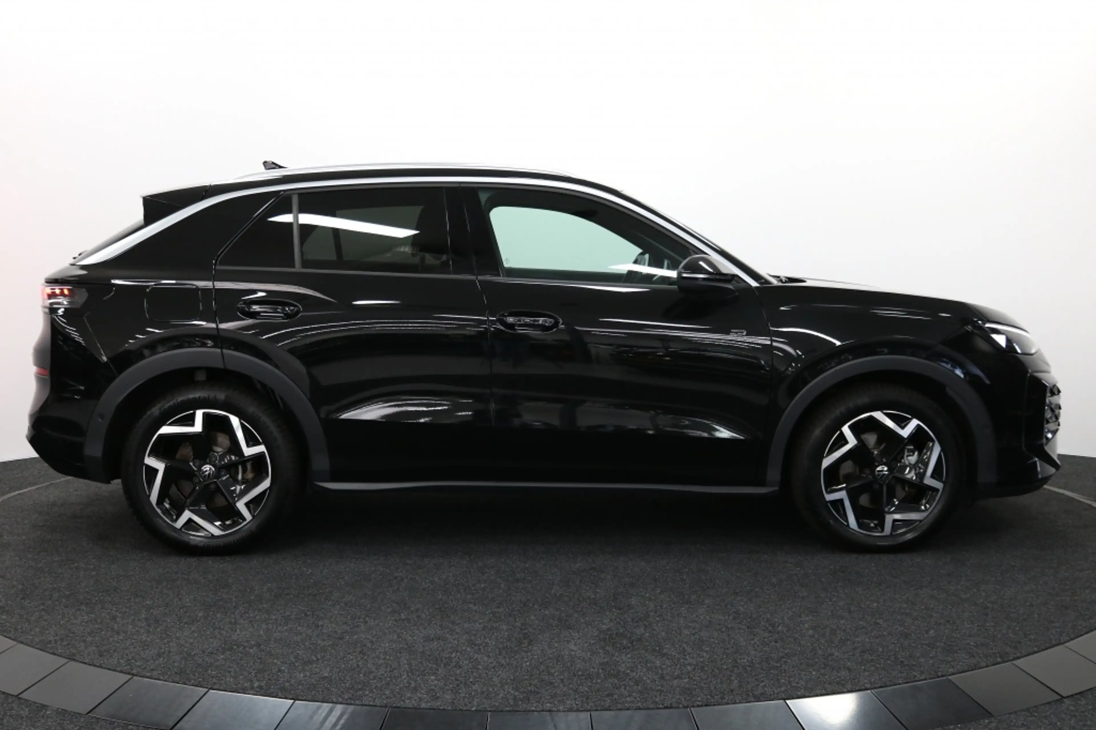 Volkswagen T-Roc 1.5 eTsi R-Line First Edition (Automaat) — photo 14