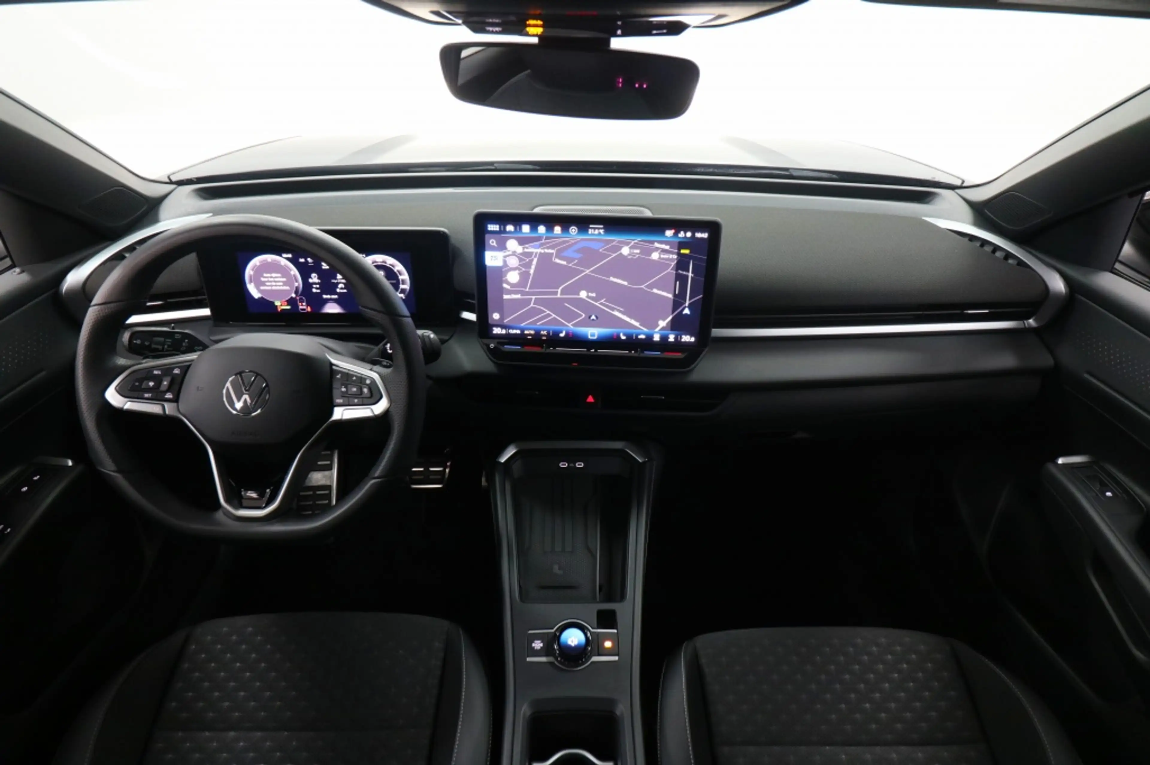 Volkswagen T-Roc 1.5 eTsi R-Line First Edition (Automaat) — photo 2