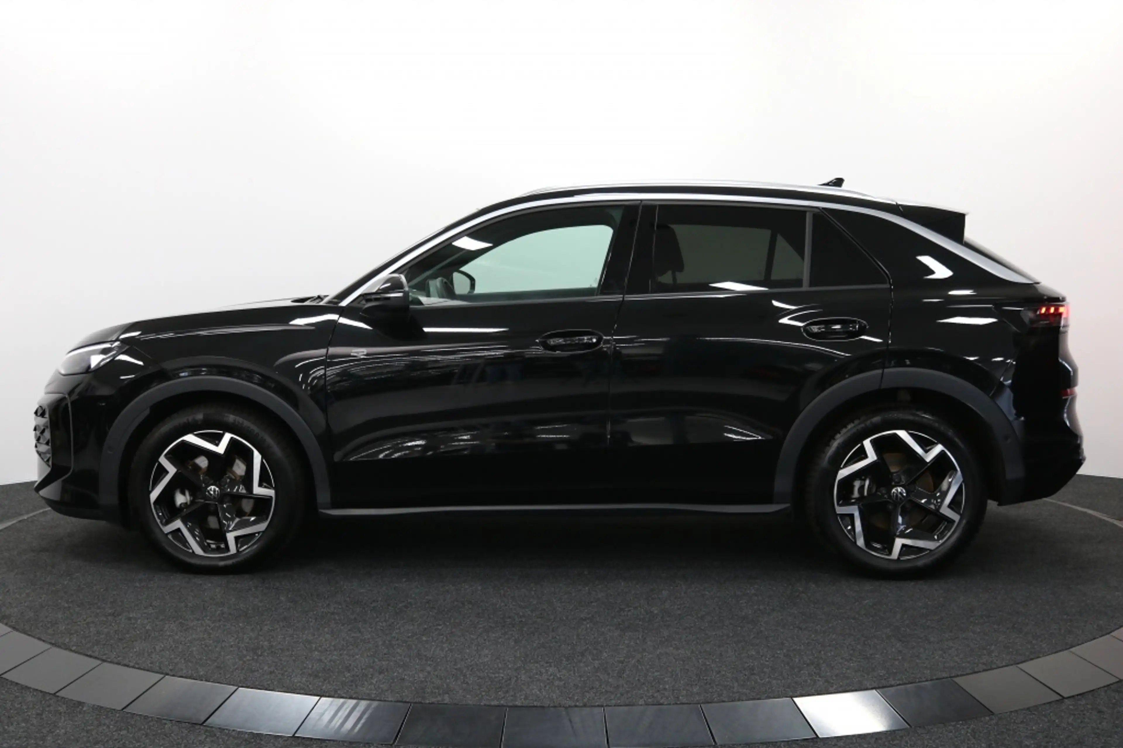 Volkswagen T-Roc 1.5 eTsi R-Line First Edition (Automaat) — photo 4