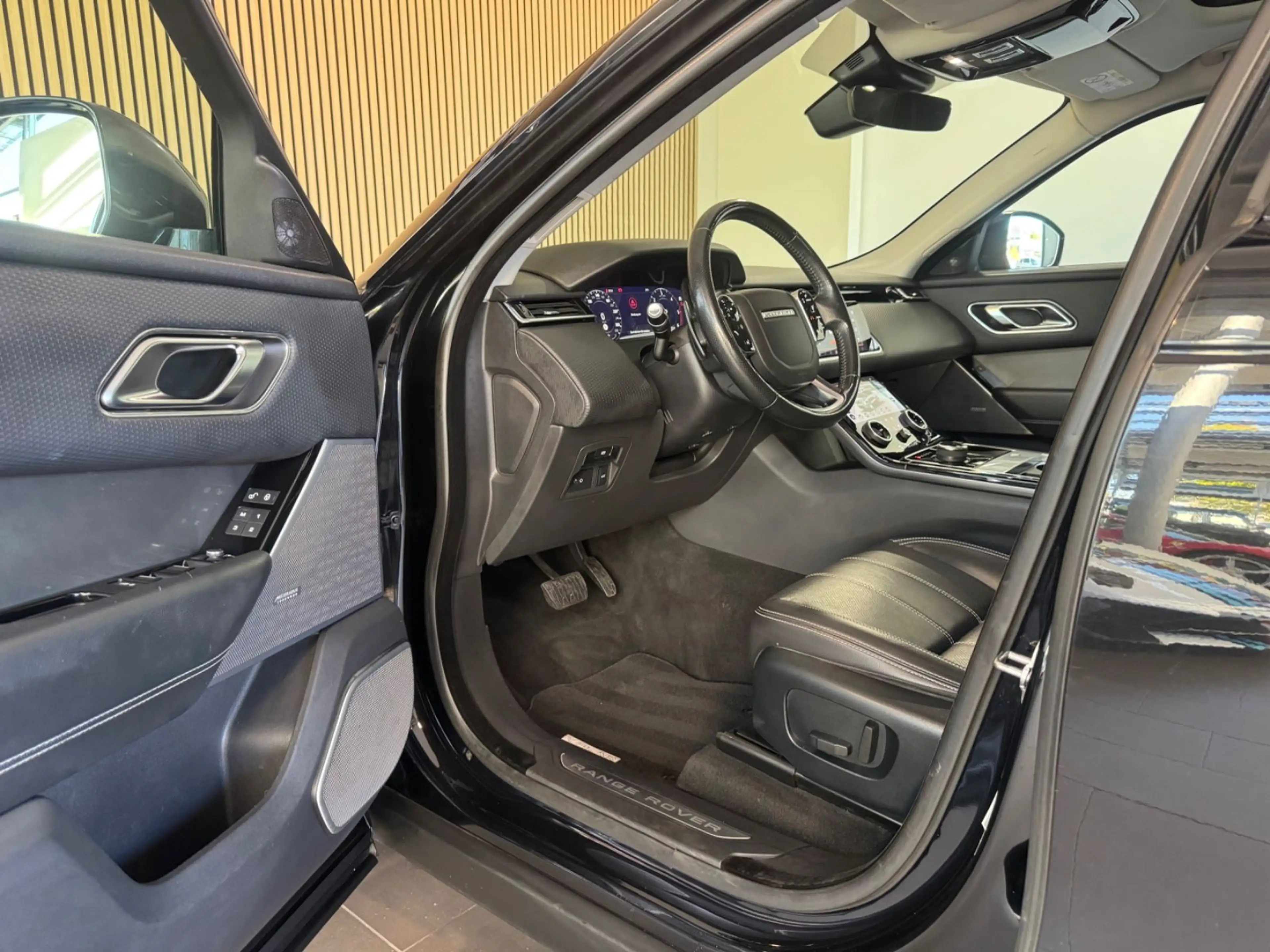 Land Rover Range Rover Velar SE *PANO/STD.-HZG/MERIDIAN/AHK — photo 11