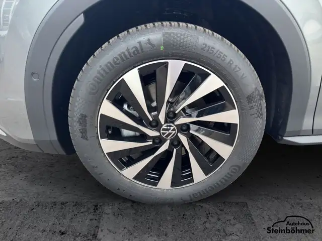 Volkswagen T-Roc view 12