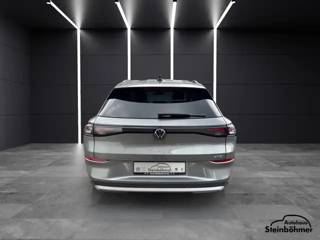 Volkswagen T-Roc view 5