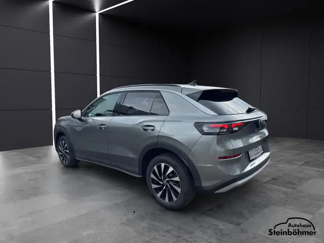 Volkswagen T-Roc view 4