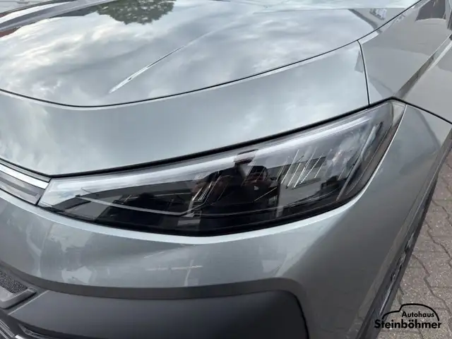 Volkswagen T-Roc view 11