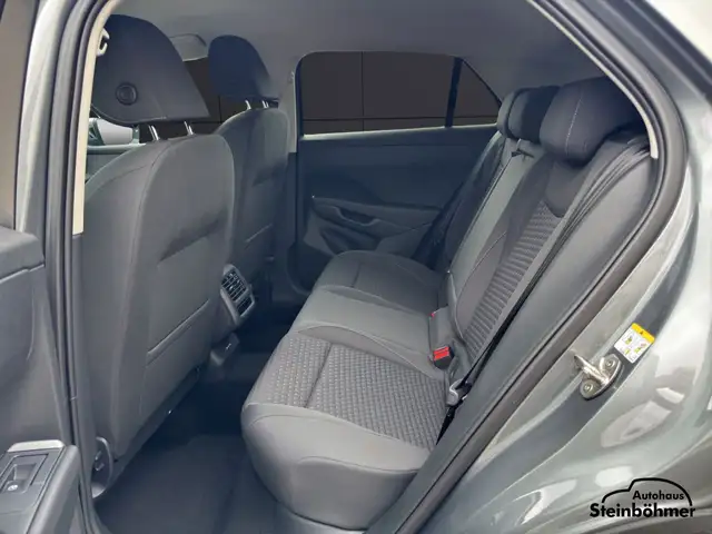 Volkswagen T-Roc view 14