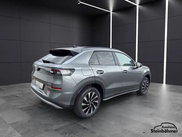 Volkswagen T-Roc view 7