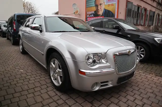 Chrysler 300C Touring 3.5 AWD Wenig Km !!