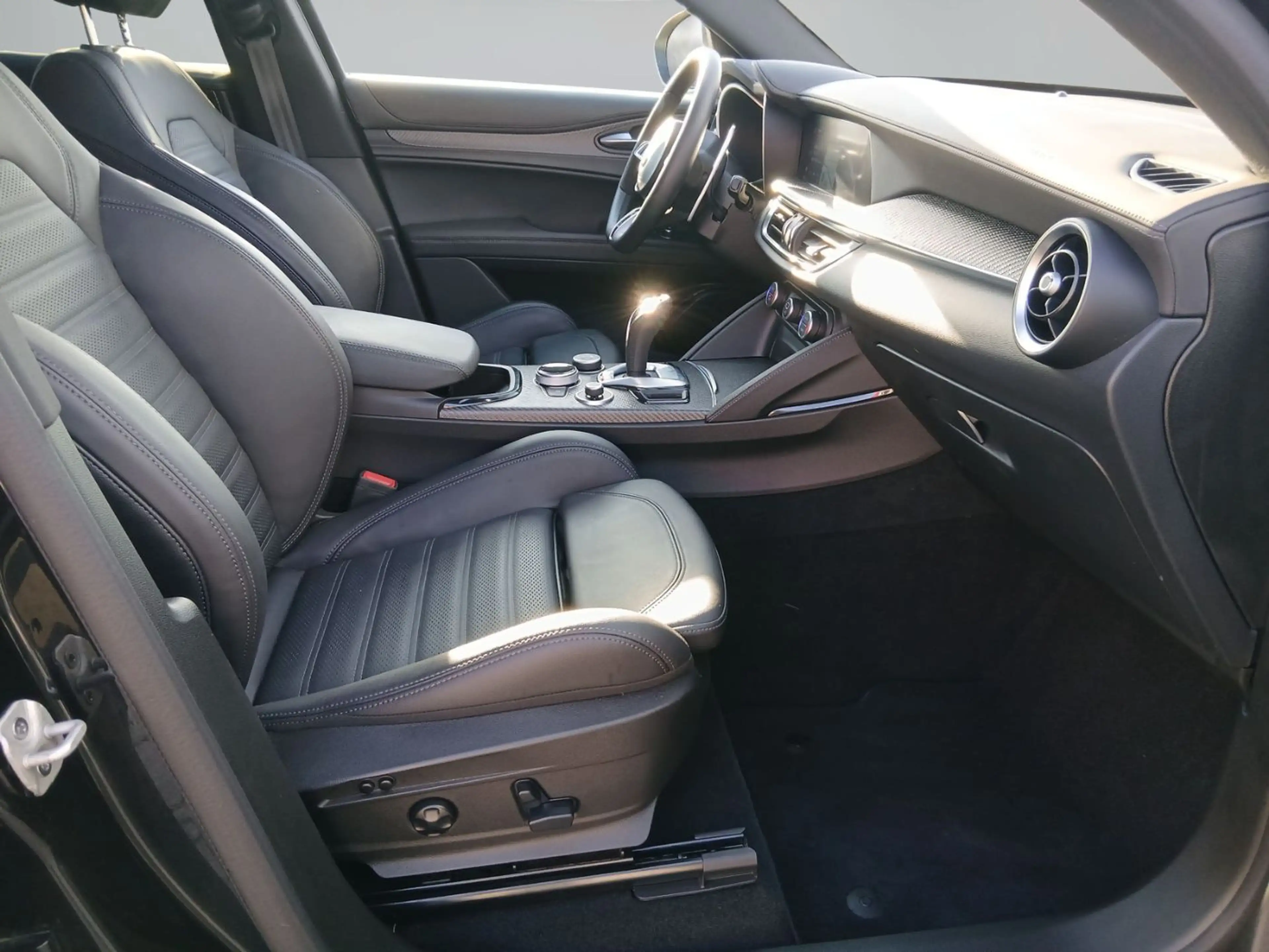 Alfa Romeo Stelvio 2.9 V6 Bi-Turbo QUADRIFOGLIO Q4 ACC+LED — photo 9
