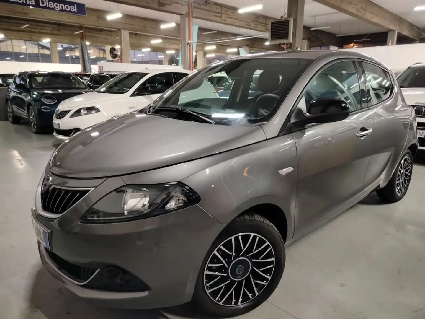 Lancia Ypsilon 1.0 70cv Hybrid Platino PROMO Gris - 1