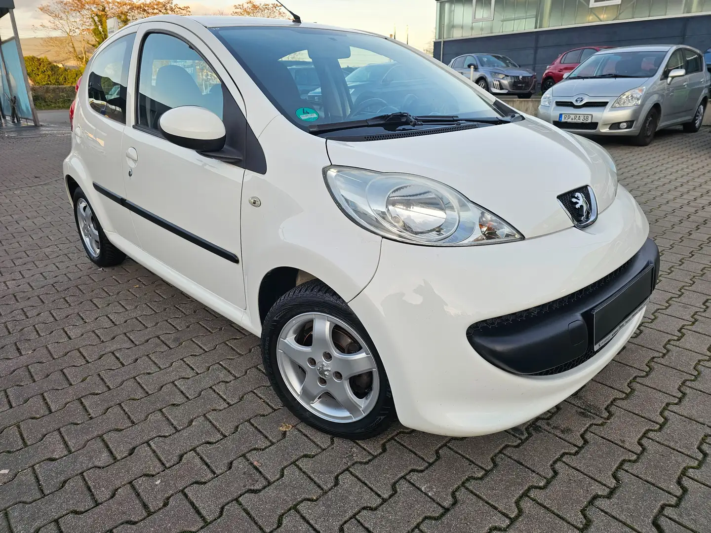 Peugeot 107 107 5-Türer Filou,Klima,Alu,ZV,el.Fen,Tüv26 Weiß - 1