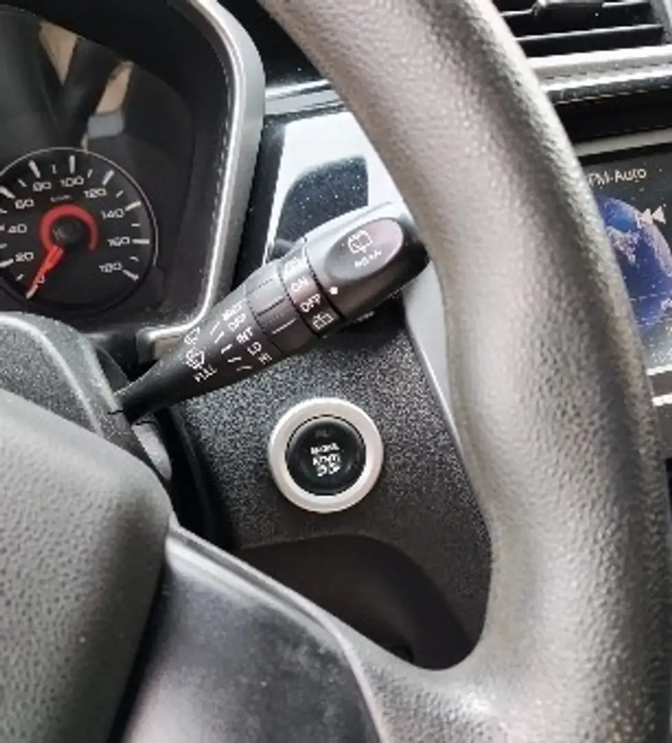 Mahindra KUV100 KUV100 1.2 K8 m-bifuel Rot - 1