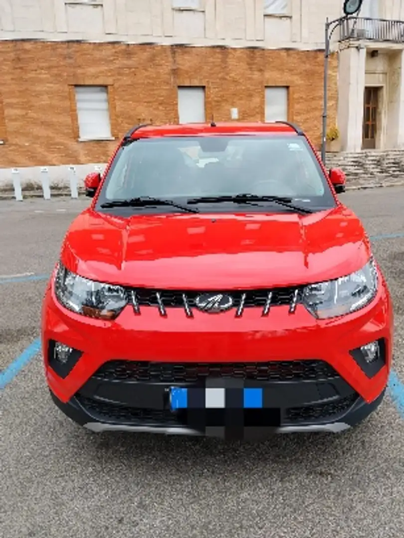 Mahindra KUV100 KUV100 1.2 K8 m-bifuel Rojo - 1