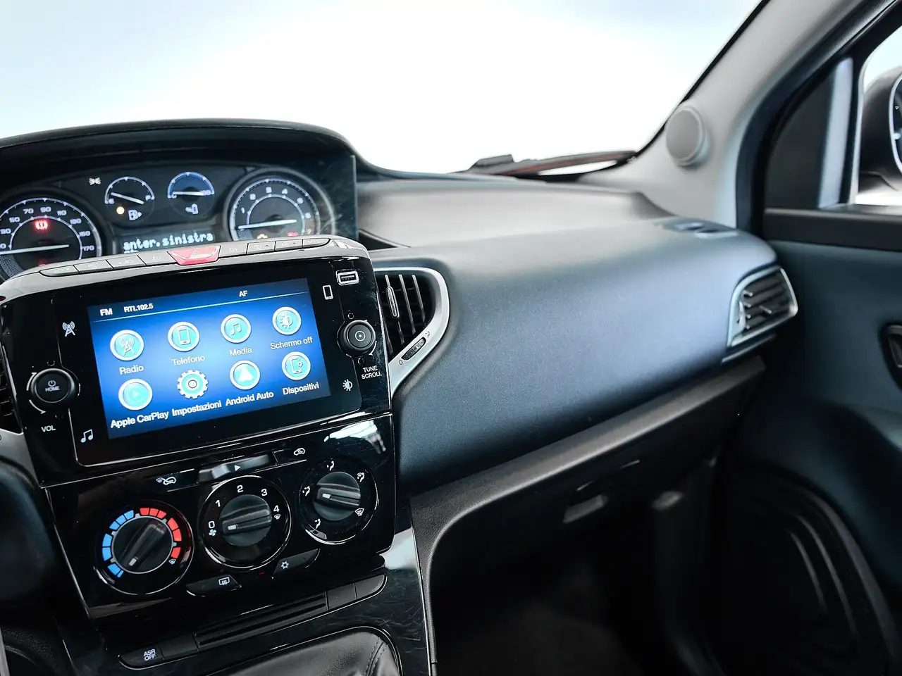 Lancia Ypsilon 2023 — фото 13