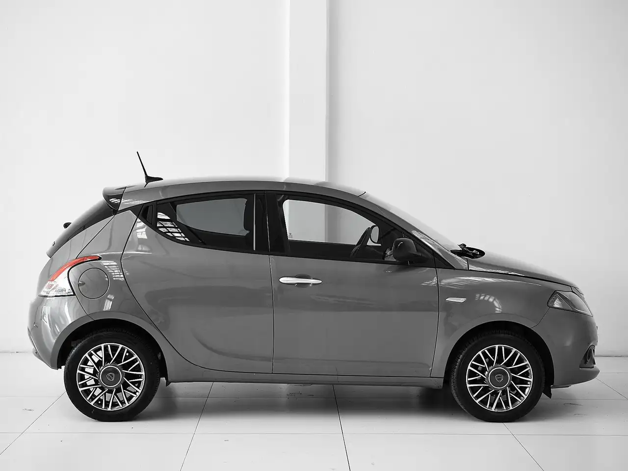 Lancia Ypsilon 2023 — фото 7