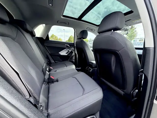 Audi Q3 view 15