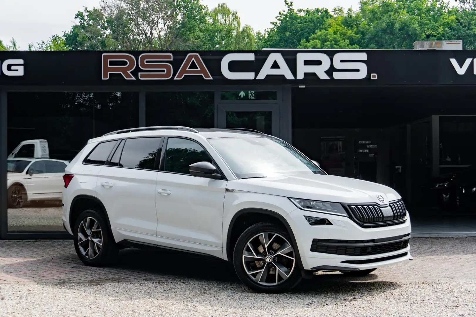 Skoda Kodiaq 2.0 TDI 4x4 Ambition Business 7p. Biały - 1