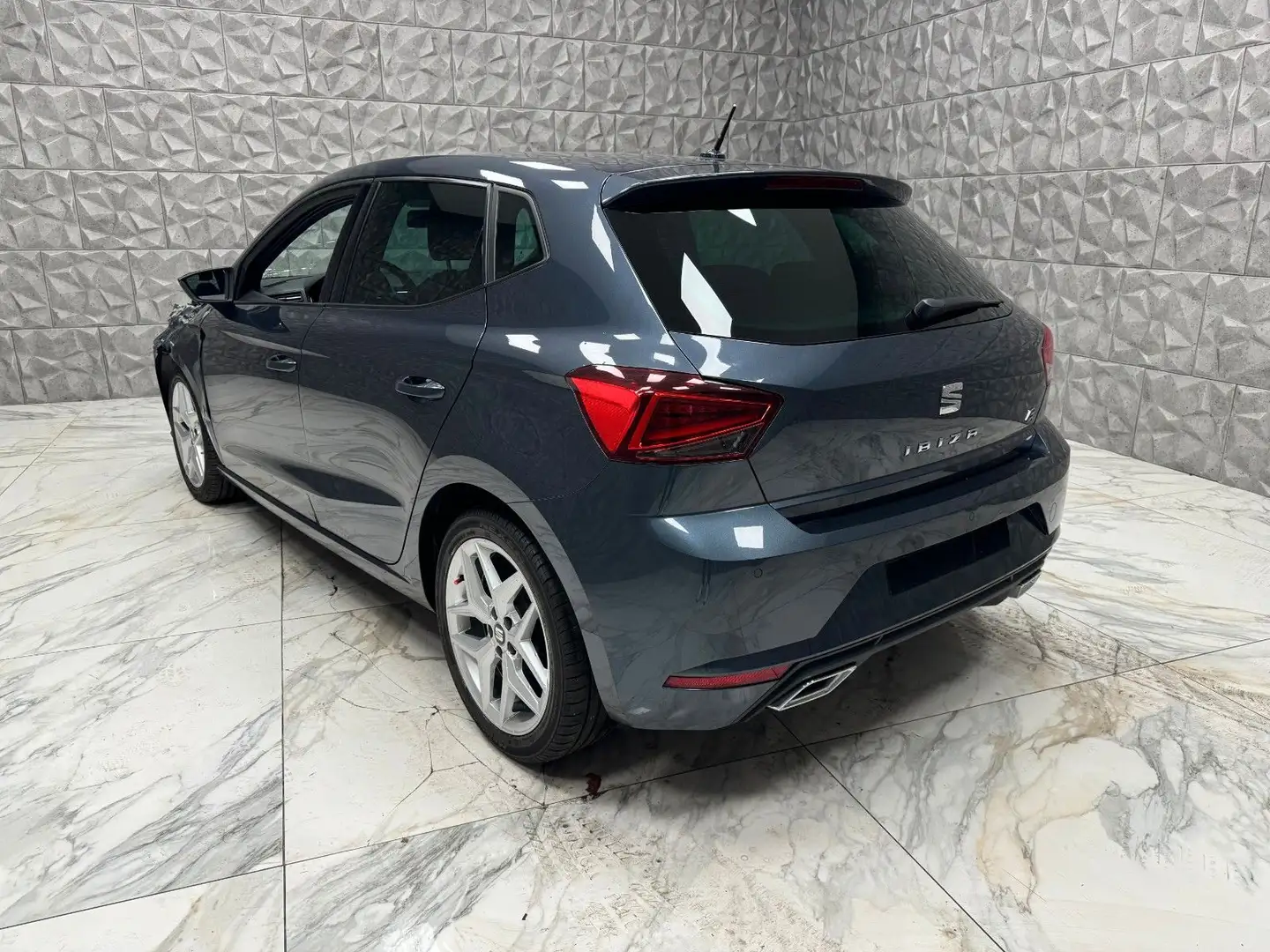 SEAT Ibiza FR Grau - 2