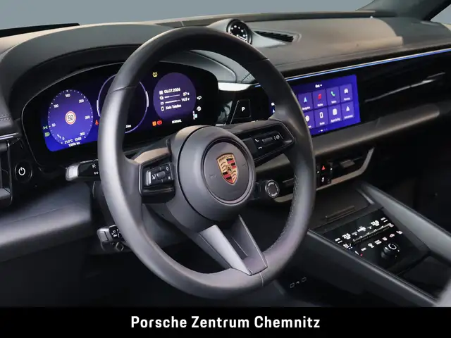 Porsche Macan view 11