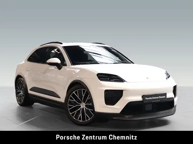 Porsche Macan view 9