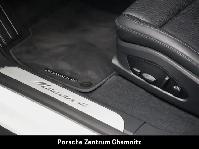 Porsche Macan view 26