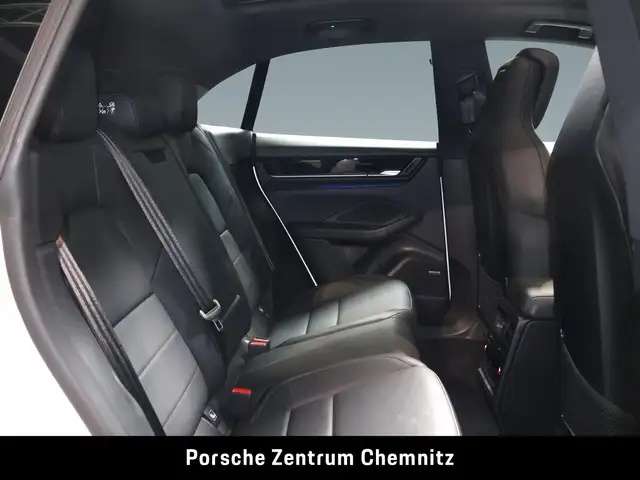Porsche Macan view 8