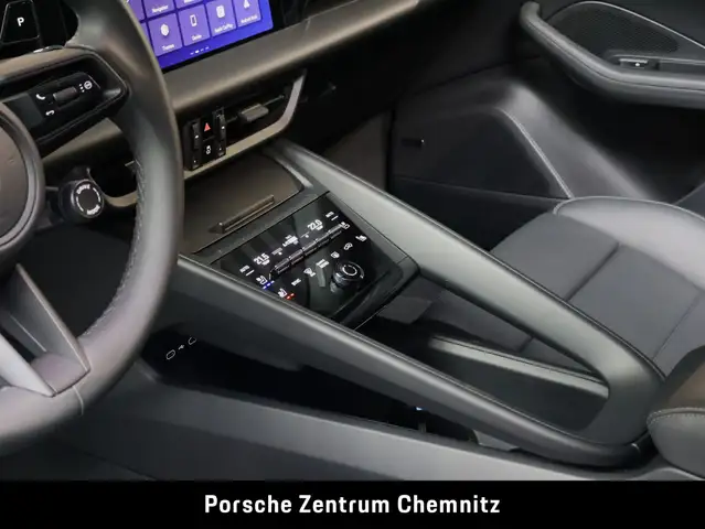 Porsche Macan view 14