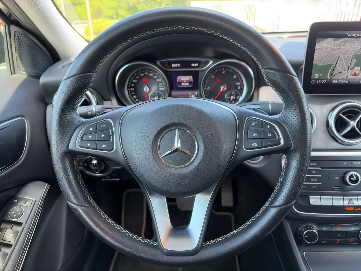 Mercedes-Benz GLA 200 d Aut. Urban Schwarz - 2