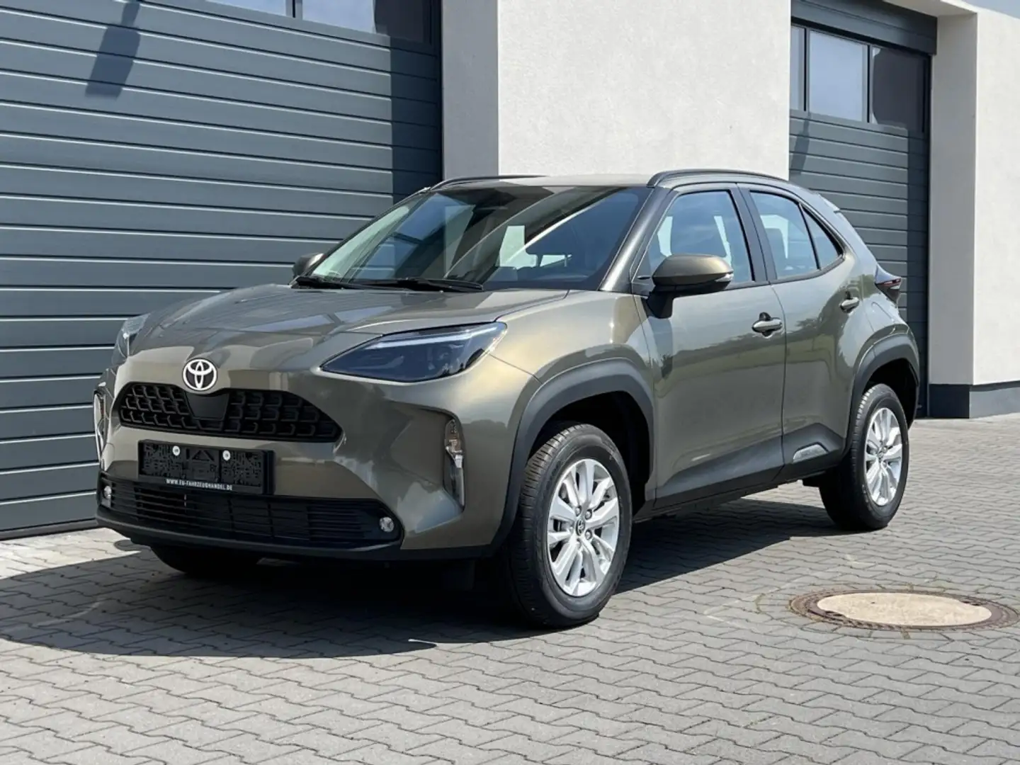 Toyota Yaris Cross Active Safety 1,5 CVT Hybrid 85kW Weiß - 1