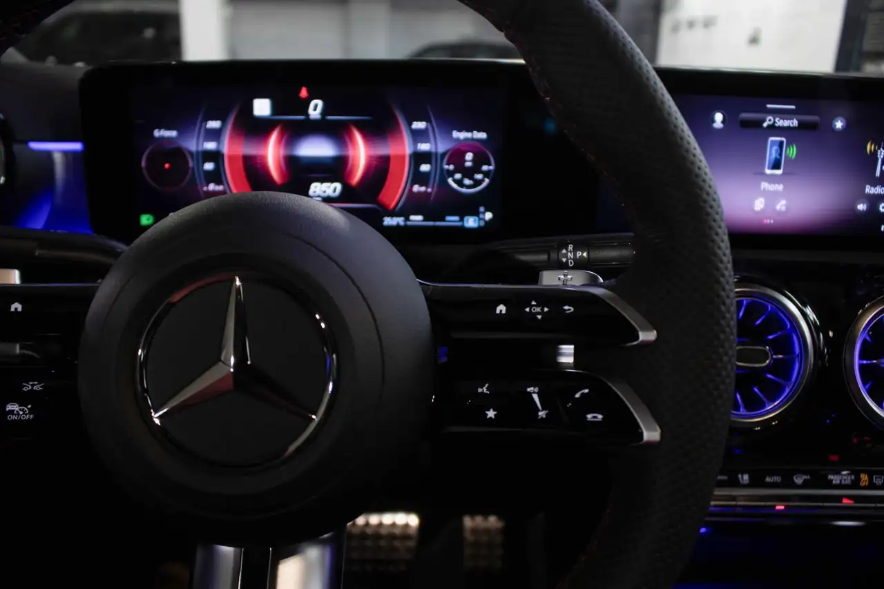 Mercedes-Benz CLA снимка Mercedes-Benz CLA
