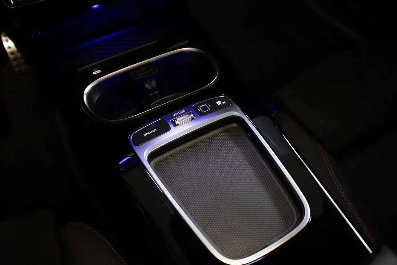 Mercedes-Benz CLA снимка Mercedes-Benz CLA