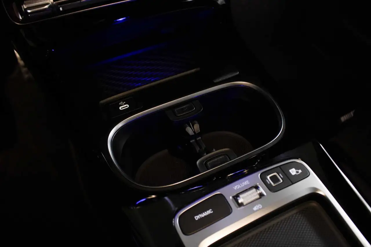 Mercedes-Benz CLA снимка Mercedes-Benz CLA