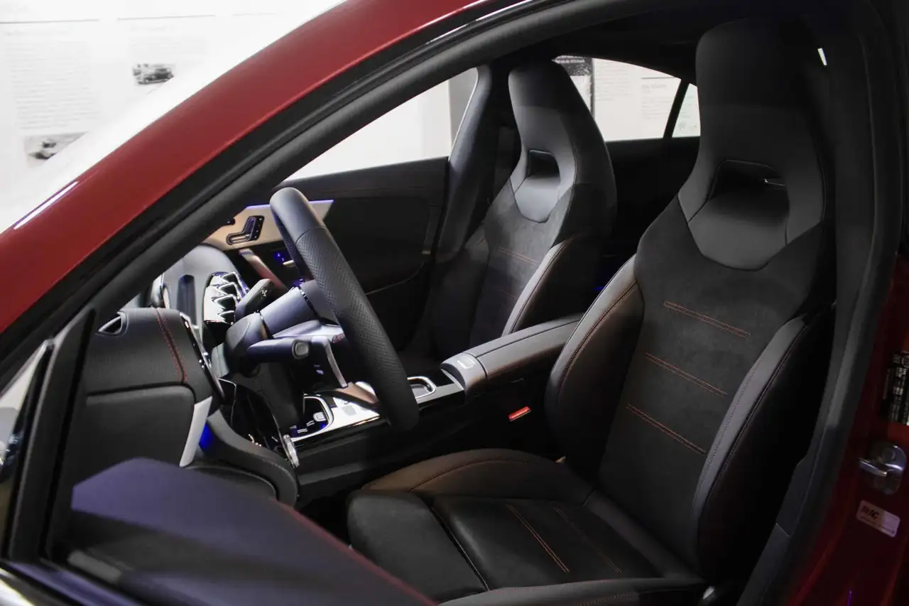 Mercedes-Benz CLA снимка Mercedes-Benz CLA