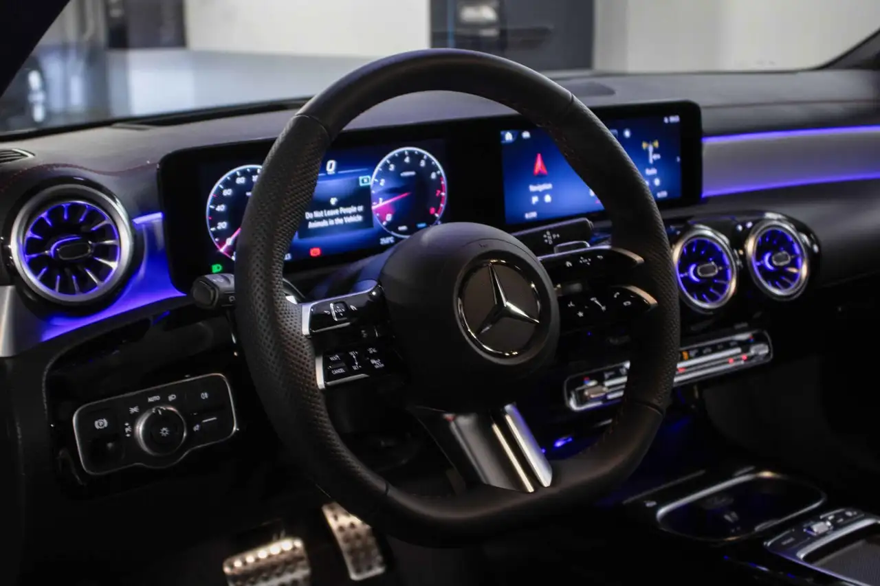 Mercedes-Benz CLA снимка Mercedes-Benz CLA
