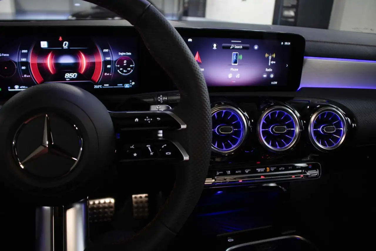 Mercedes-Benz CLA снимка Mercedes-Benz CLA
