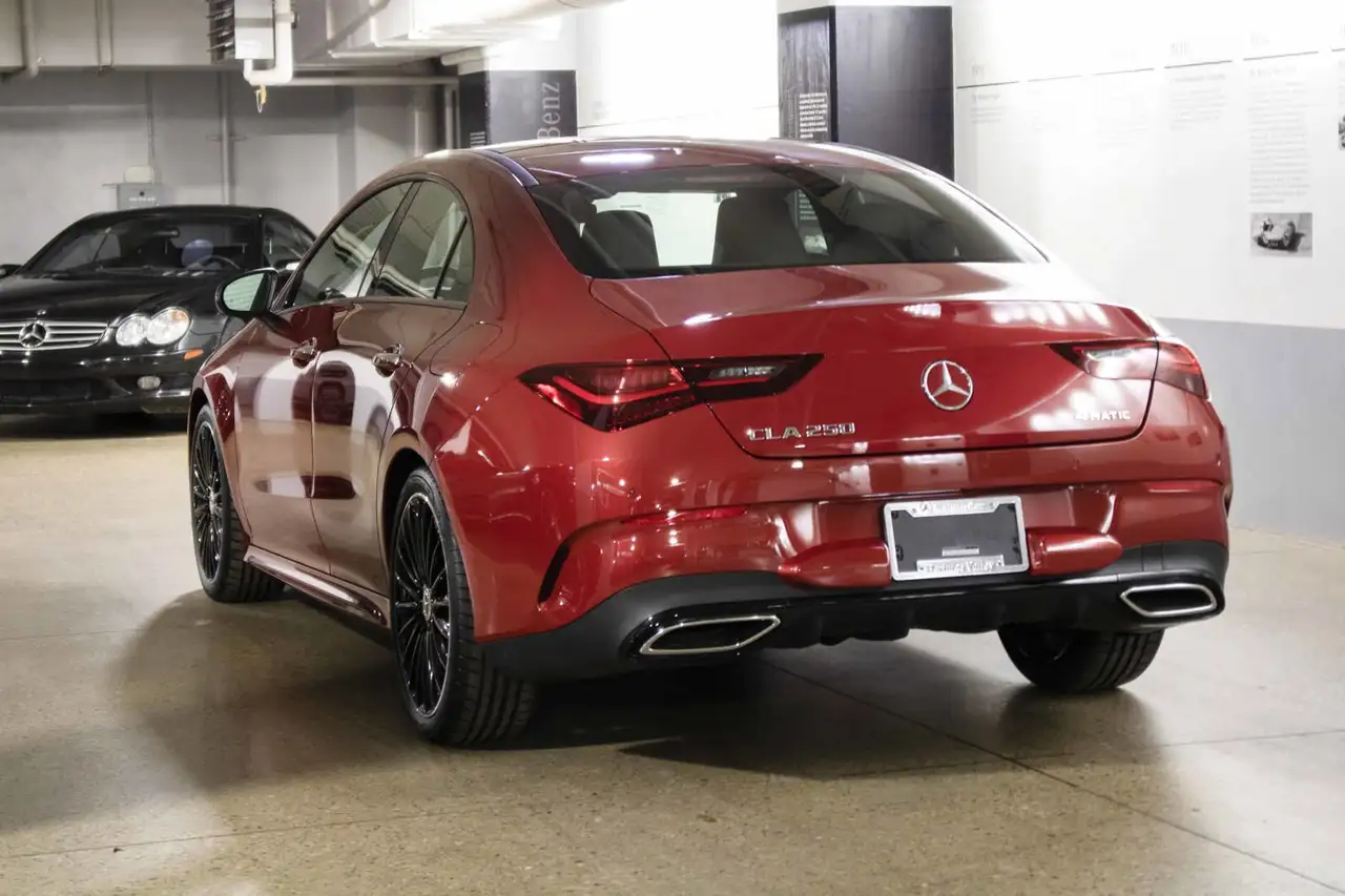 Mercedes-Benz CLA снимка Mercedes-Benz CLA