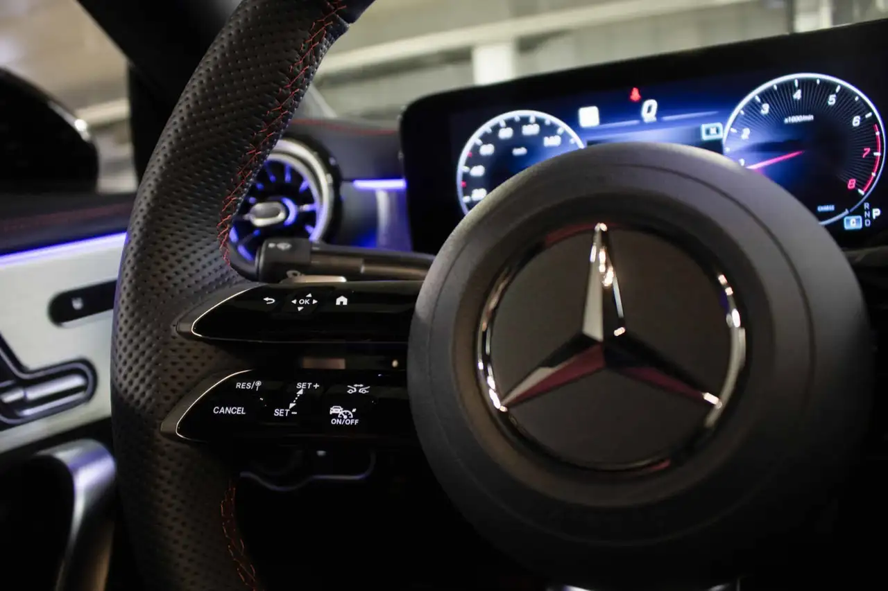 Mercedes-Benz CLA снимка Mercedes-Benz CLA