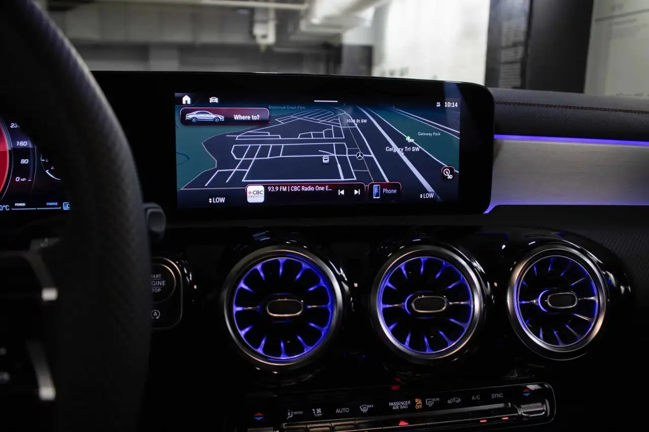 Mercedes-Benz CLA снимка Mercedes-Benz CLA