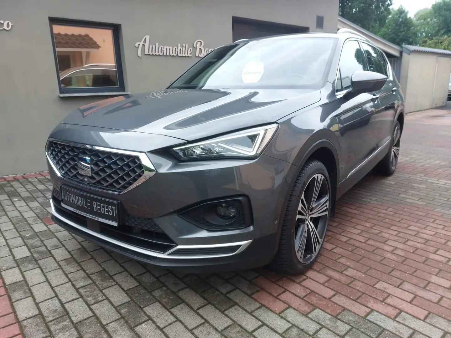 SEAT Tarraco 2.0 TSI 4Drive+LEDER+7SITZE+AHK+360°+20Z Grau - 1