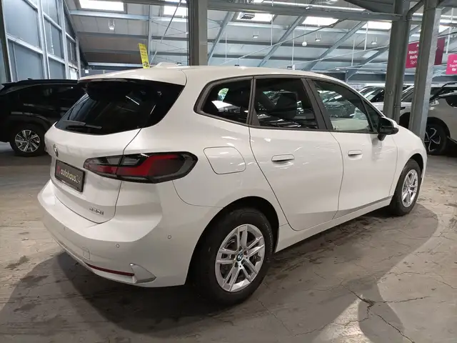 BMW 2 Series view 5