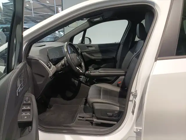 BMW 2 Series view 8