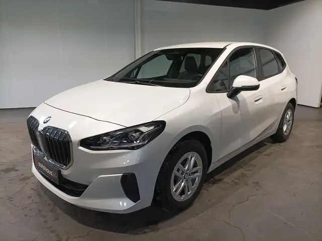 BMW 2 Series view 3