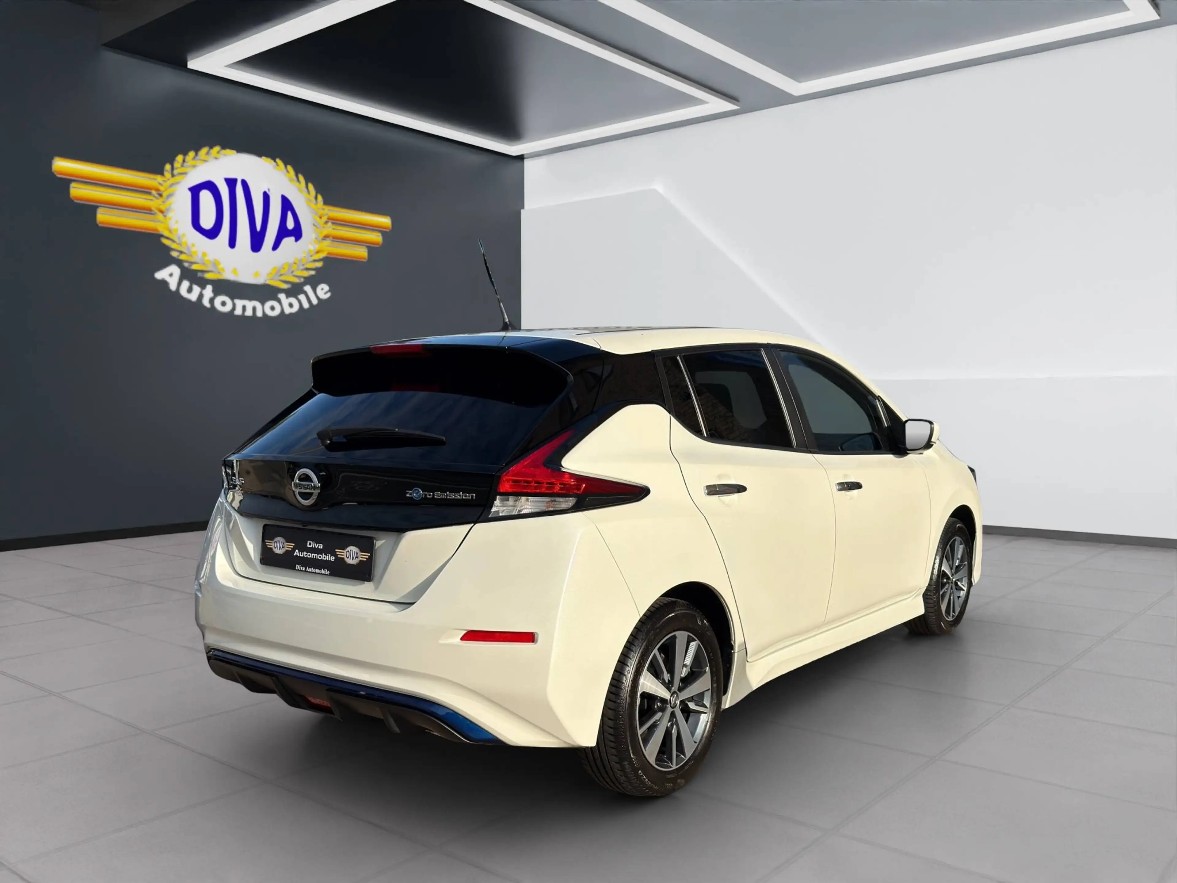 Nissan Leaf electric drive 110 kW Acenta — photo 2