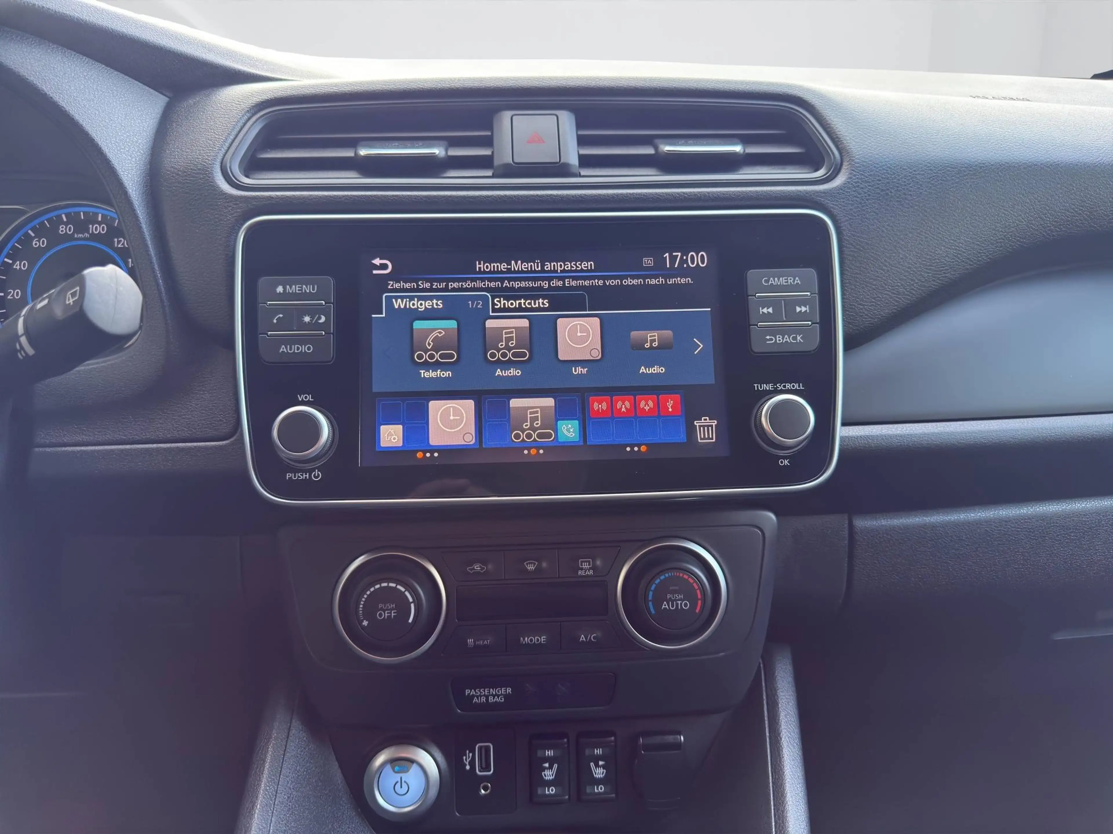 Nissan Leaf electric drive 110 kW Acenta — photo 15