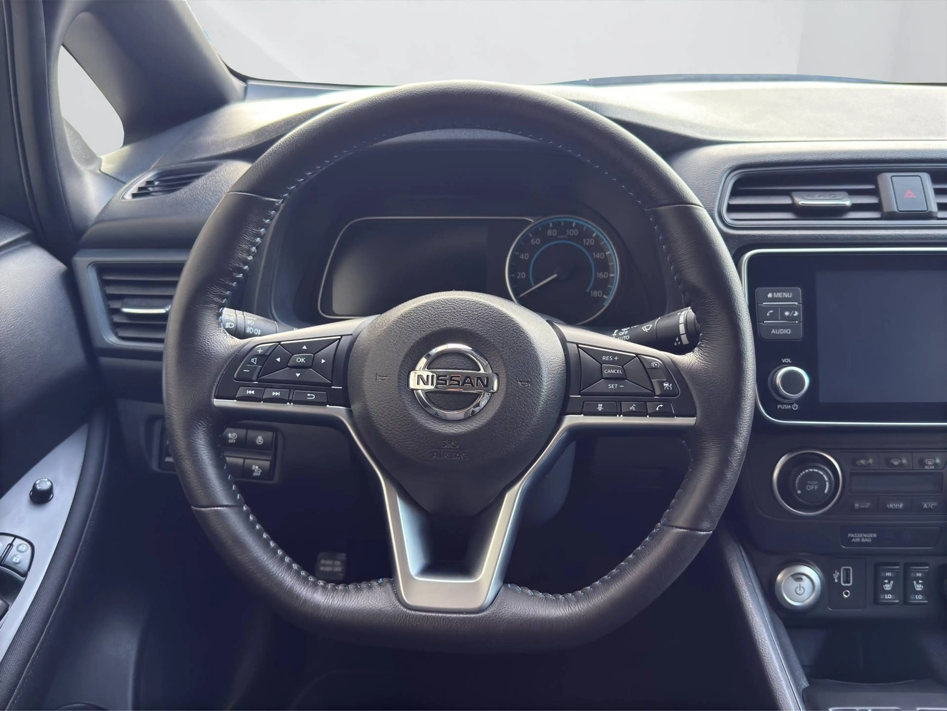 Nissan Leaf electric drive 110 kW Acenta — photo 13