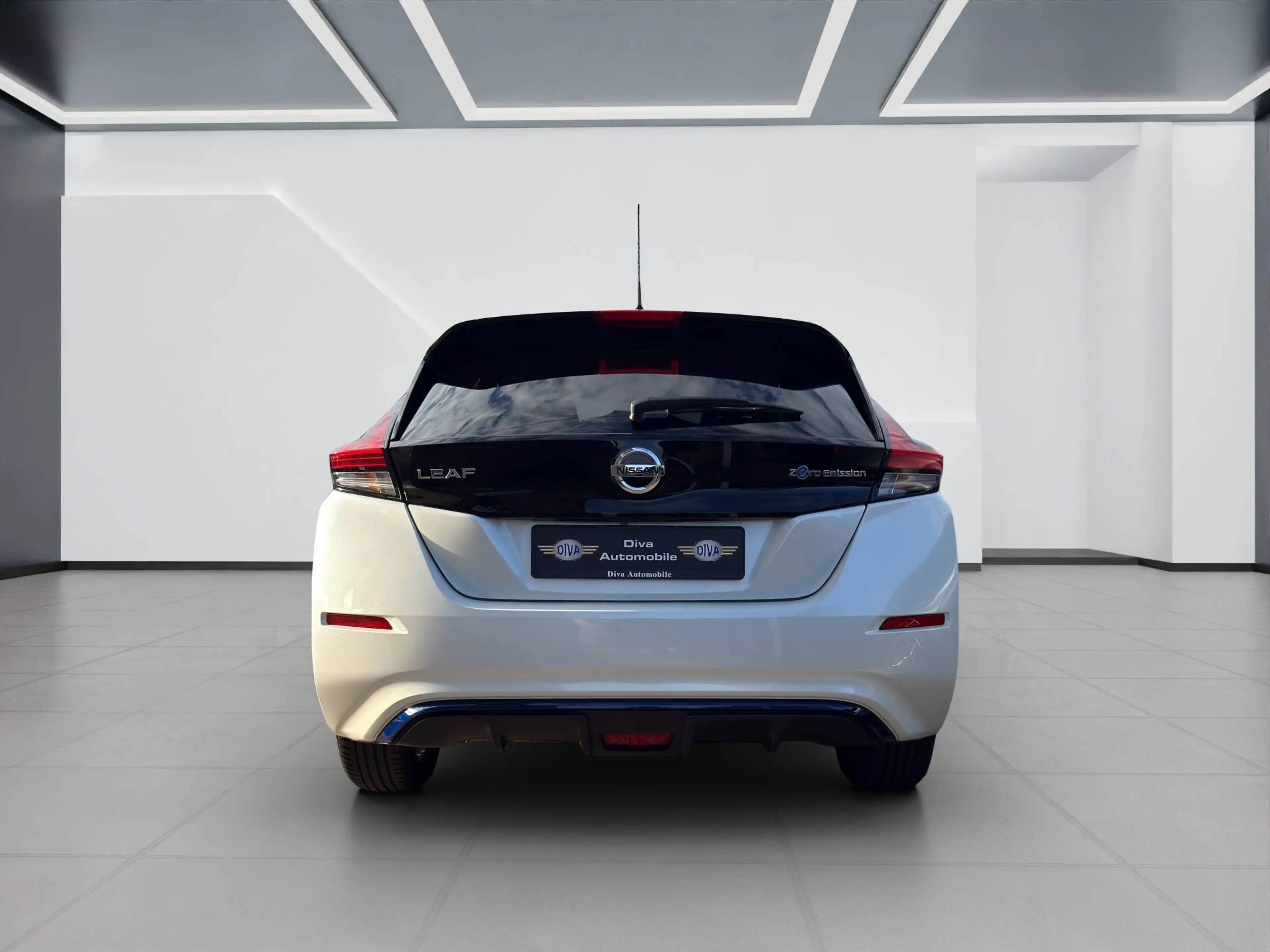 Nissan Leaf electric drive 110 kW Acenta — photo 8