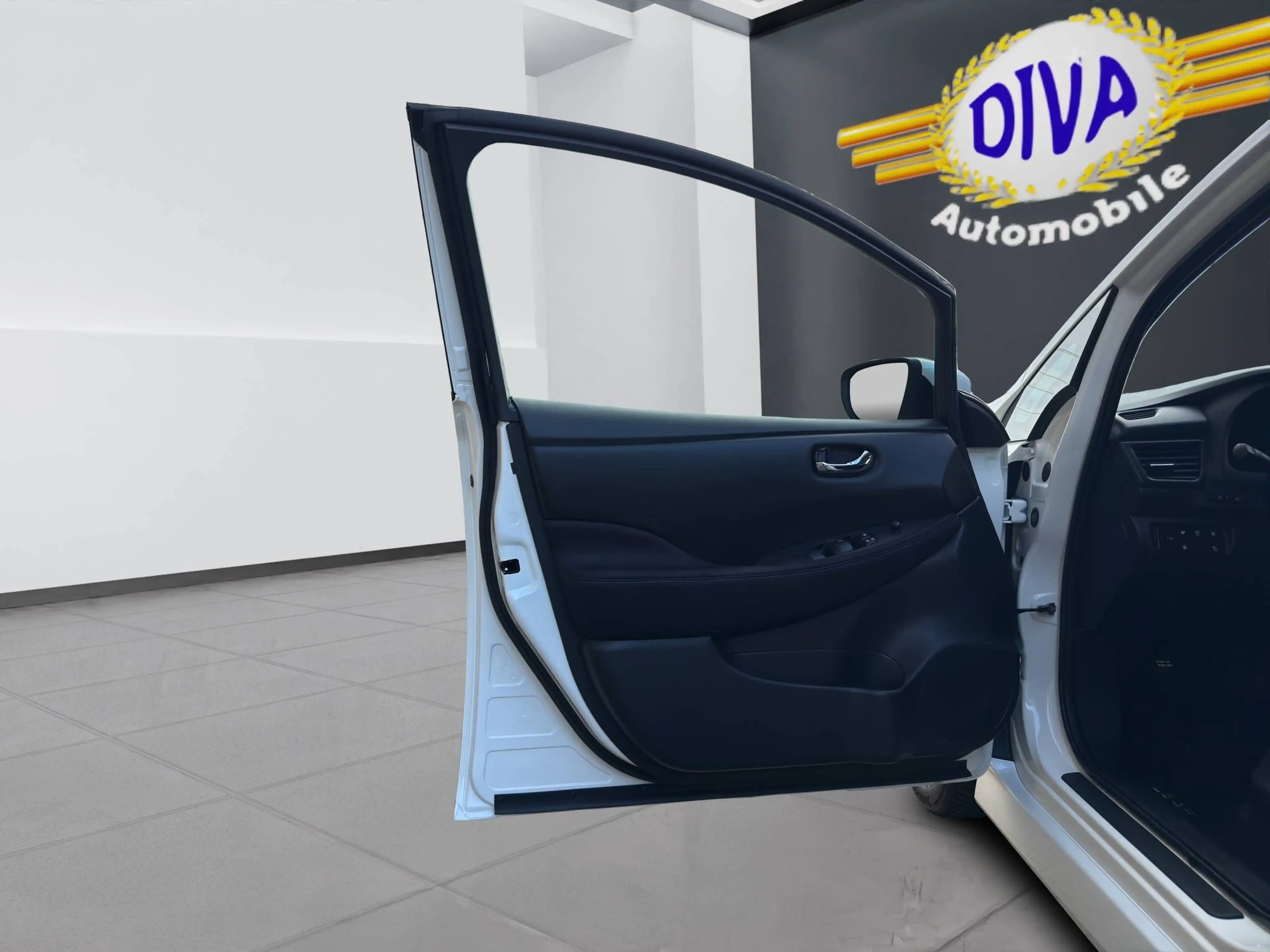 Nissan Leaf electric drive 110 kW Acenta — photo 10