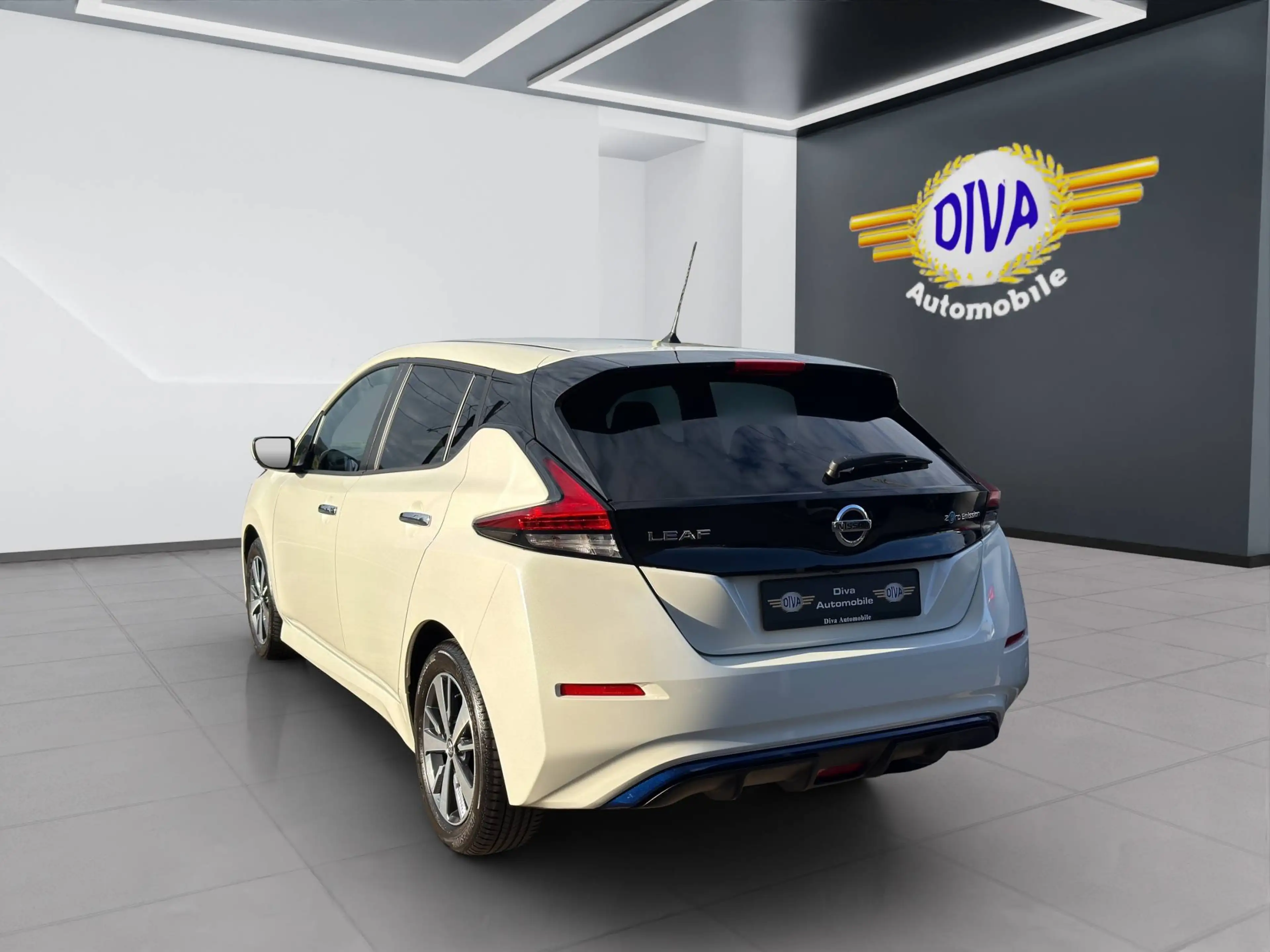Nissan Leaf electric drive 110 kW Acenta — photo 4