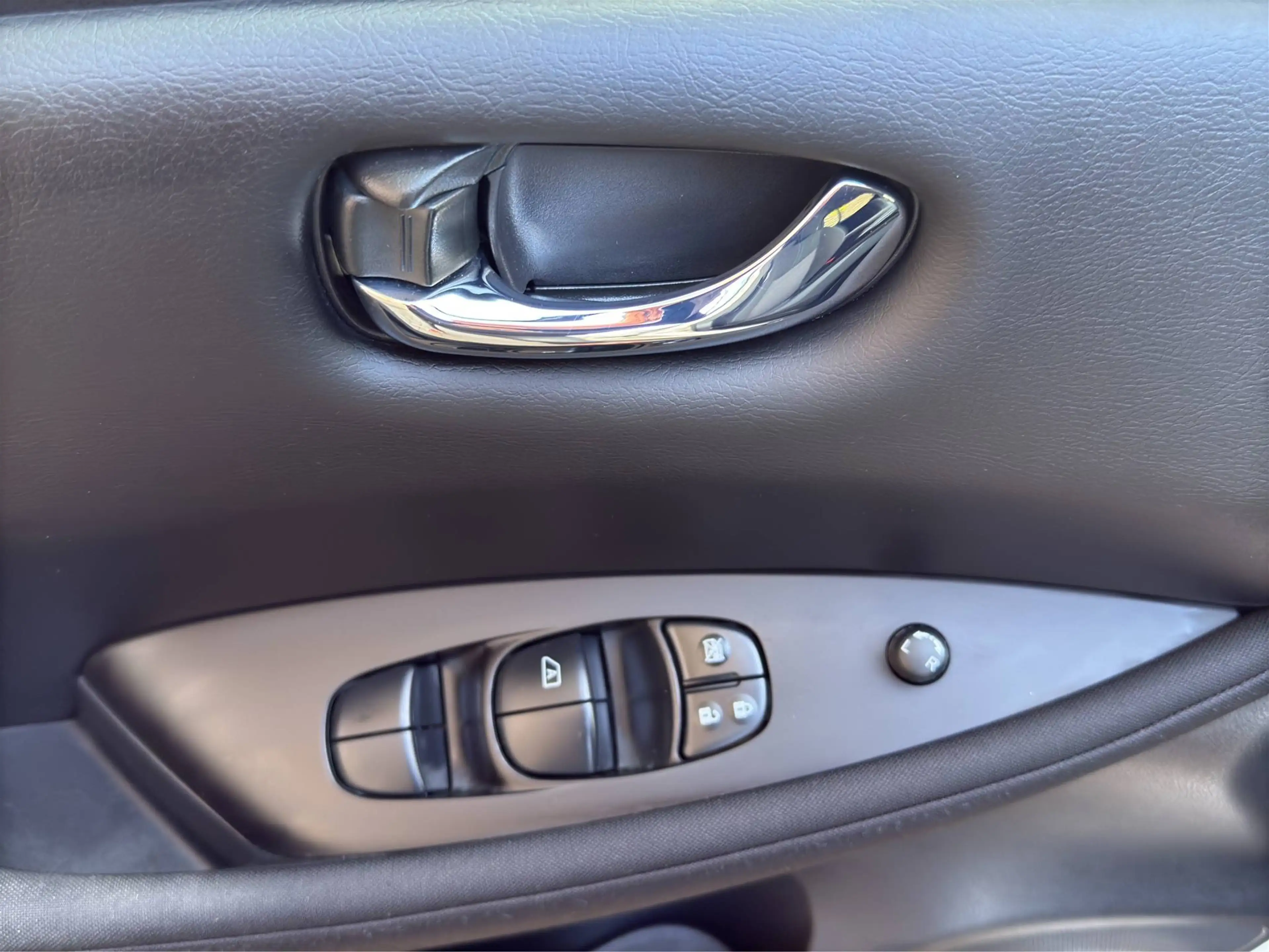 Nissan Leaf electric drive 110 kW Acenta — photo 11